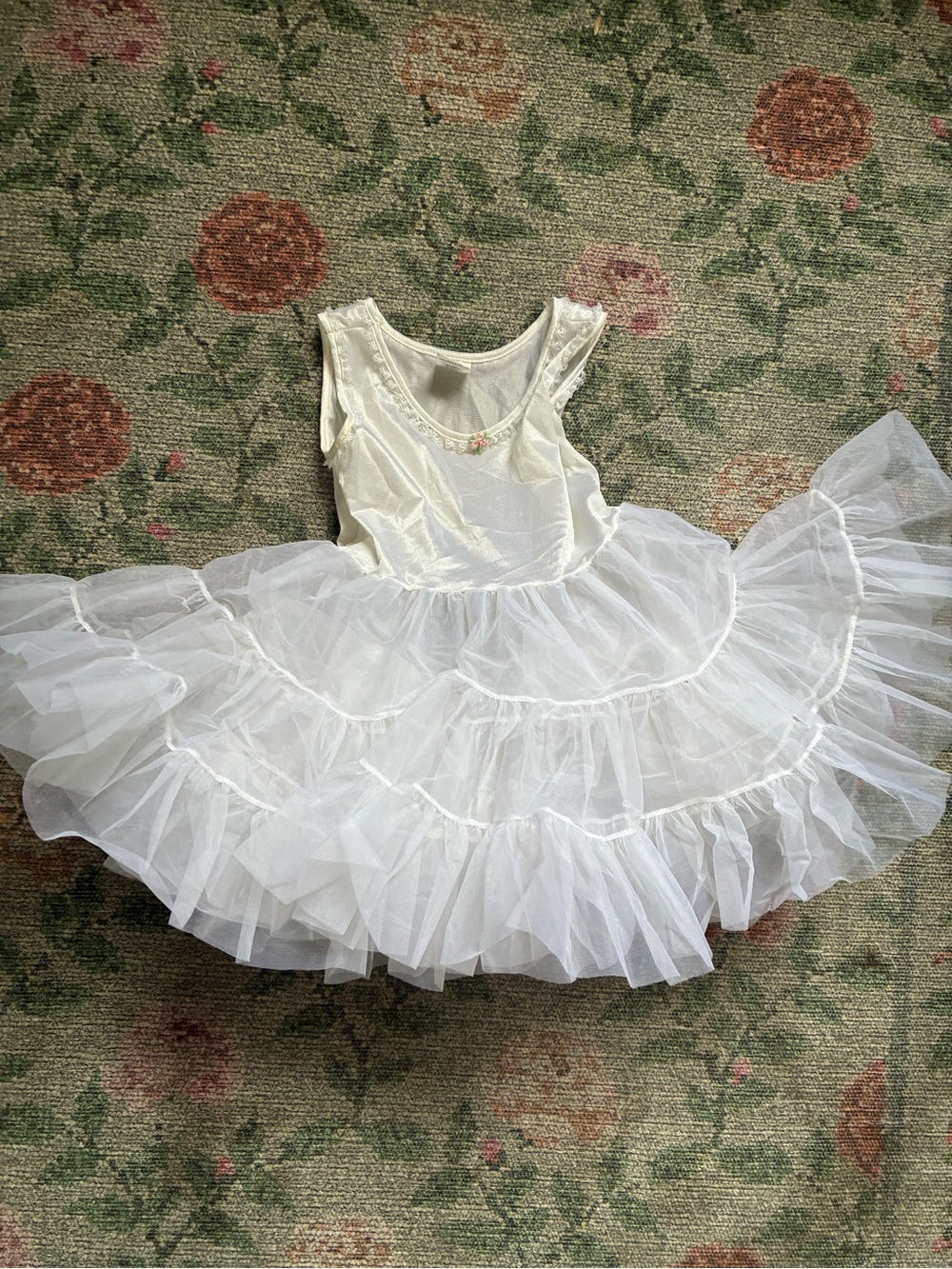 Vintage gorgeous tulle girls dress with lace & floral appliqué 🤍💐